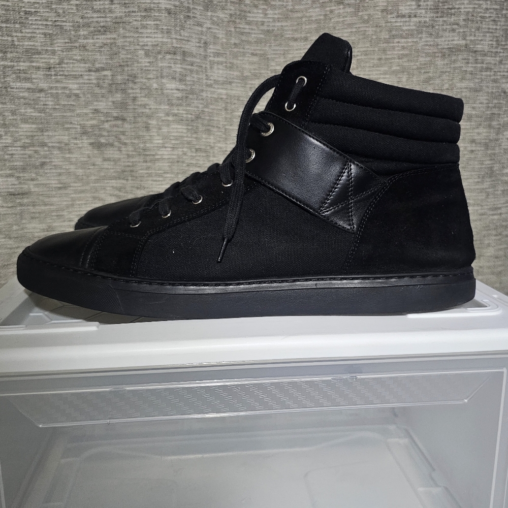 Authentic chanel canvas high top,men, black, size 11,used in good condition.